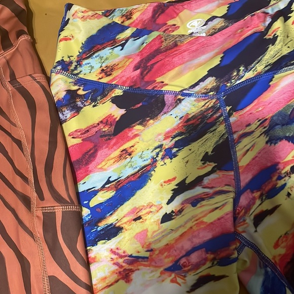 Workout gear/leggings - Picture 3 of 7